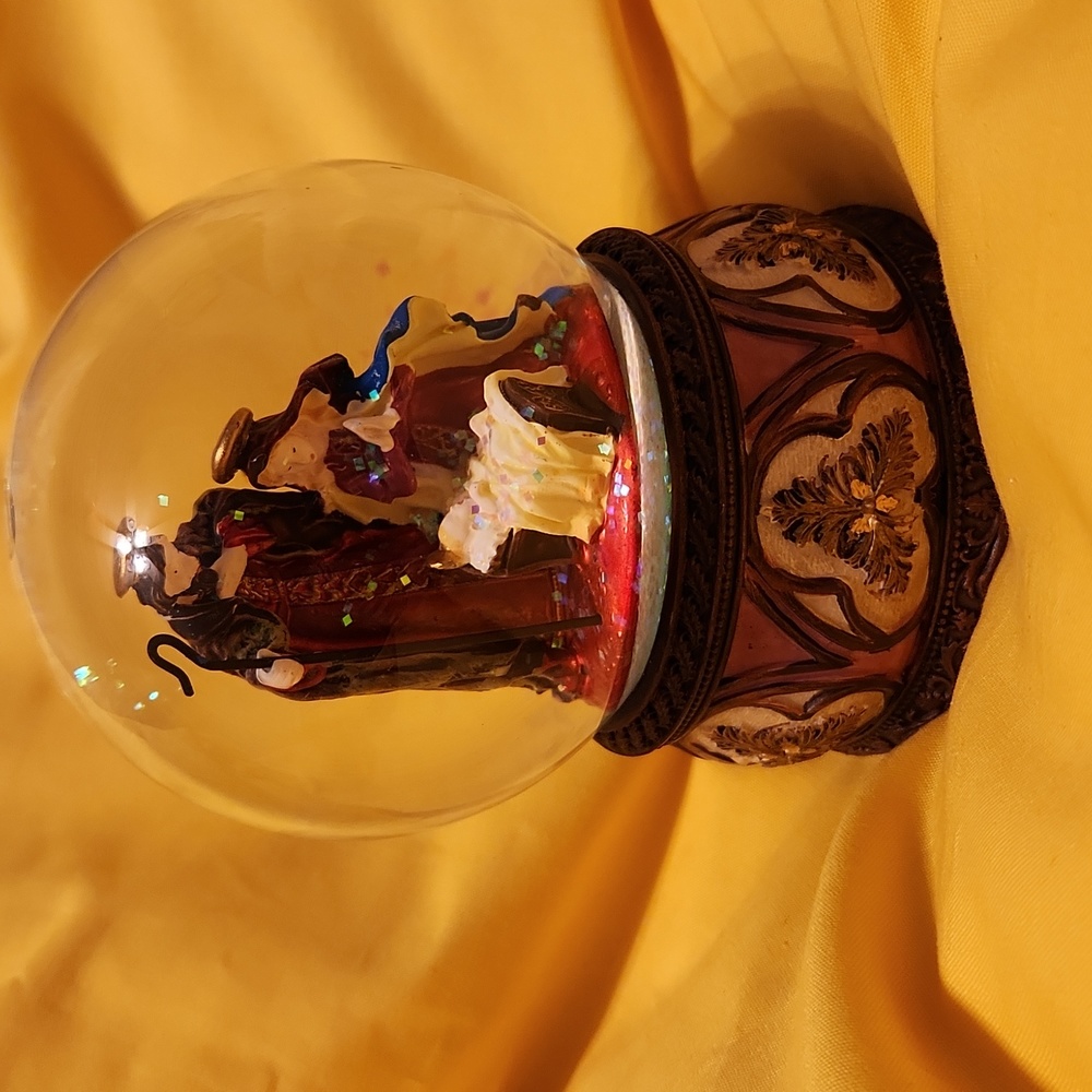 Vintage Nativity Waterglobe